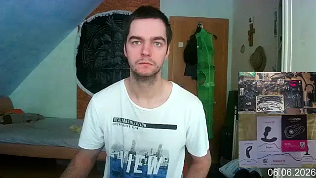 Snapshot of Chris23547 chatting on June 6, 7:24 am Chris23547 online show from June 6, 7:24 am
