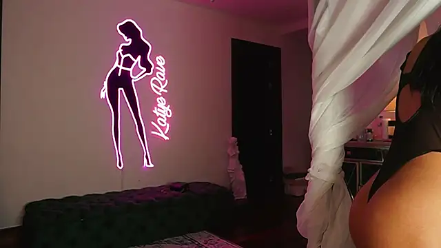 Snapshot of Katyerave chatting on November 1, 8:11 pm Katyerave online show from November 1, 8:11 pm