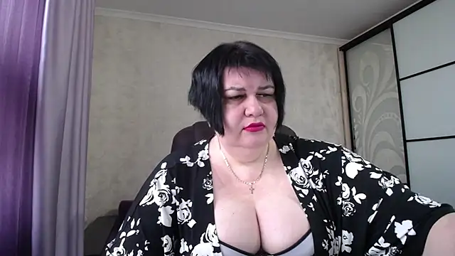 JuicyLady Di online show from December 16, 7:35 am