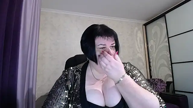 JuicyLady Di online show from December 20, 5:25 am