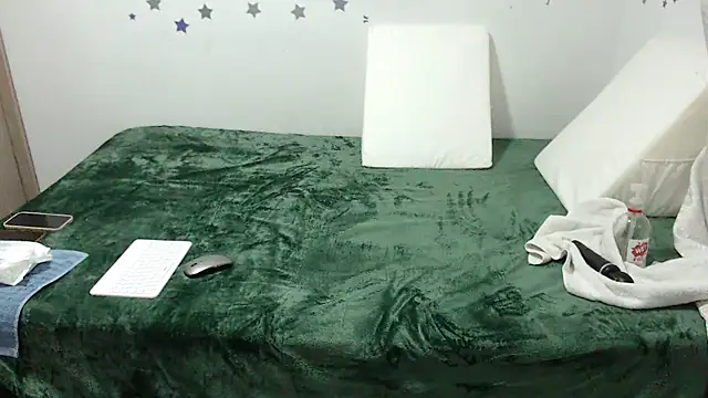 Snapshot of maya_hottt chatting on December 22, 7:11 am maya hottt online show from December 22, 7:11 am