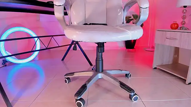 Snapshot of ArchieCollins chatting on October 22, 9:03 pm ArchieCollins online show from October 22, 9:03 pm