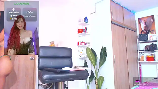 Snapshot of Hotgiirl_1 chatting on June 7, 6:22 pm Hotgiirl 1 online show from June 7, 6:22 pm