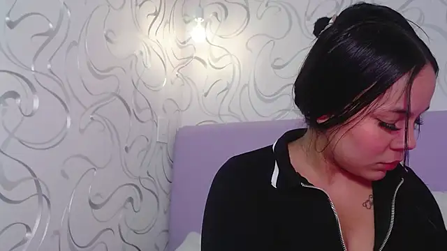 EmilyQueen3x online show from October 30, 9:15 pm