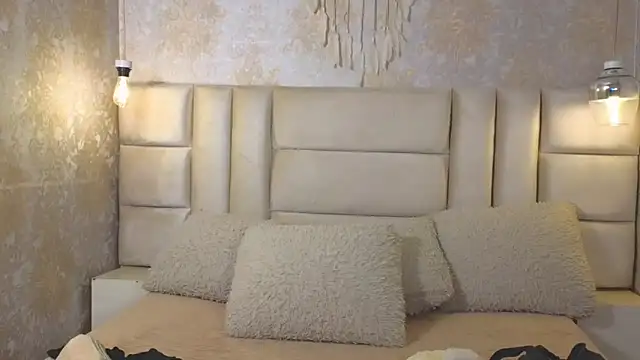 EmilyQueen3x online show from June 17, 1:56 pm