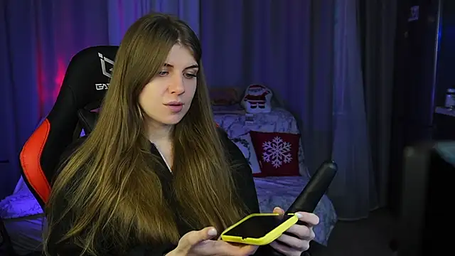 Snapshot of Just_alice chatting on December 27, 12:45 pm Just alice online show from December 27, 12:45 pm