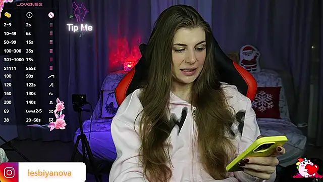 Snapshot of Just_alice chatting on January 1, 2:31 pm Just alice online show from January 1, 2:31 pm