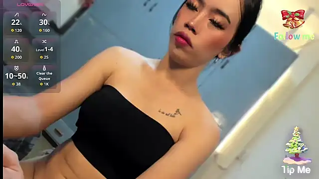 Snapshot of Emma_Jones88 chatting on December 15, 7:45 am Emma Jones88 online show from December 15, 7:45 am