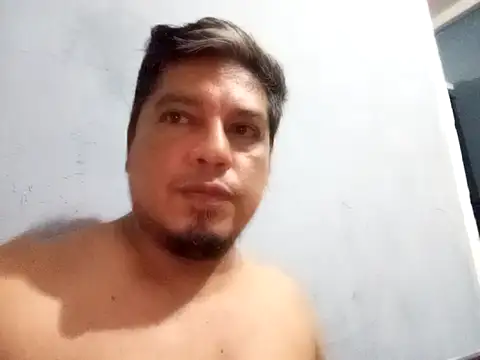 Snapshot of Vulckano43 chatting on November 30, 8:18 am Vulckano43 online show from November 30, 8:18 am