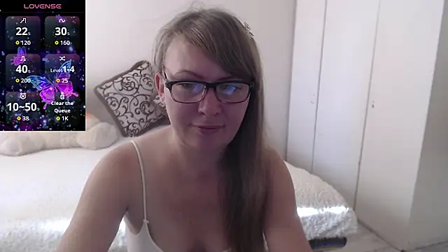 Snapshot of MargotLot chatting on October 22, 3:51 am MargotLot online show from October 22, 3:51 am