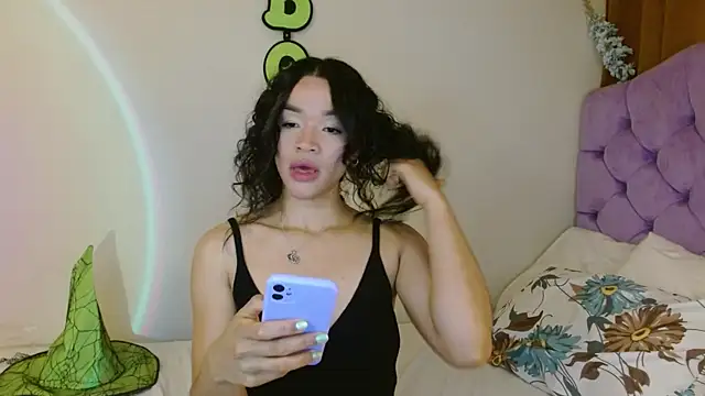 Snapshot of kiarablue chatting on October 18, 1:41 am kiarablue online show from October 18, 1:41 am