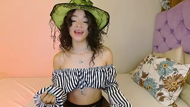 Snapshot of kiarablue chatting on November 1, 1:40 am kiarablue online show from November 1, 1:40 am