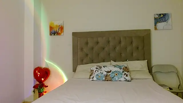 kiarablue online show from August 4, 12:03 am