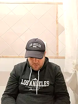 Snapshot of alex899927 chatting on October 9, 7:39 am alex899927 online show from October 9, 7:39 am