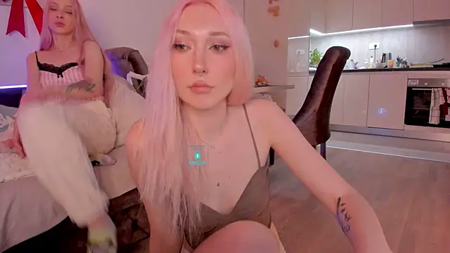 Snapshot of AlexRoseLiRed chatting on December 30, 2:31 am AlexRoseLiRed online show from December 30, 2:31 am