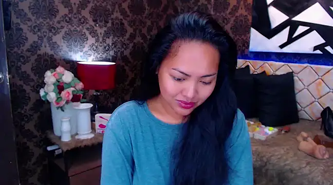 Snapshot of HugeCock_Savanna chatting on February 21, 3:45 am HugeCock Savanna online show from February 21, 3:45 am