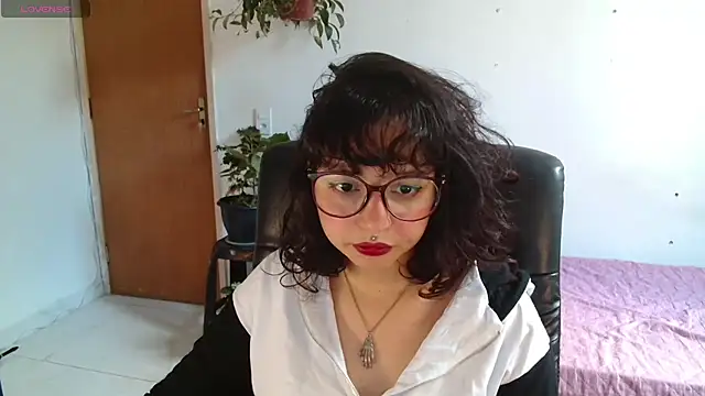 Snapshot of myamillor chatting on October 22, 10:59 am myamillor online show from October 22, 10:59 am