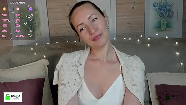 Snapshot of Queenymel chatting on October 4, 3:21 pm Queenymel online show from October 4, 3:21 pm