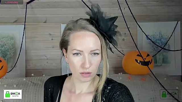 Queenymel online show from October 31, 3:35 pm