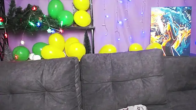 Snapshot of MilaLoona chatting on January 11, 1:32 pm MilaLoona online show from January 11, 1:32 pm