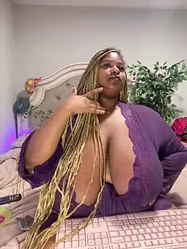 Snapshot of BigFineSelena chatting on December 4, 10:46 am BigFineSelena online show from December 4, 10:46 am