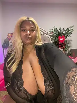 Snapshot of BigFineSelena chatting on January 31, 12:40 pm BigFineSelena online show from January 31, 12:40 pm