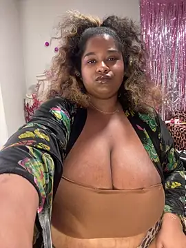 BigFineSelena online show from February 6, 1:14 pm