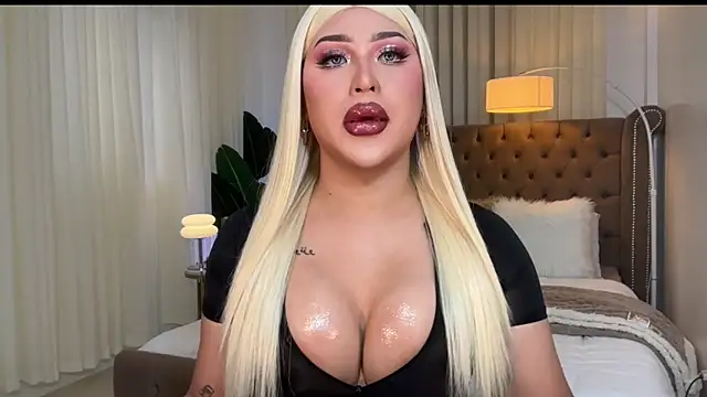 Snapshot of Your_Majesty_Tyra chatting on January 26, 7:21 am Your Majesty Tyra online show from January 26, 7:21 am