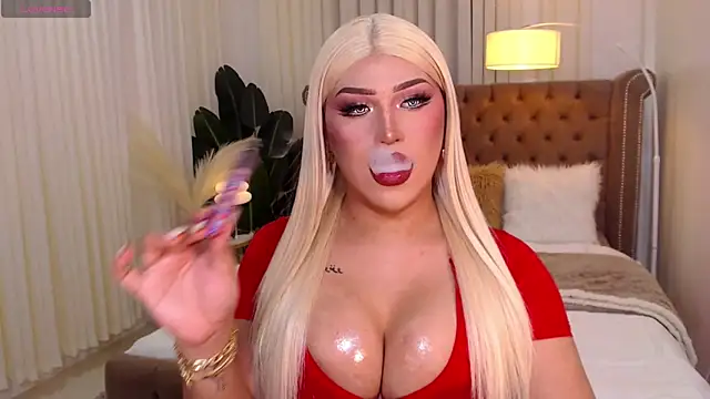 Snapshot of Your_Majesty_Tyra chatting on February 8, 4:03 am Your Majesty Tyra online show from February 8, 4:03 am