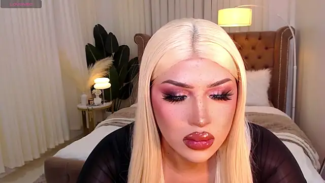 Snapshot of Your_Majesty_Tyra chatting on February 9, 8:00 am Your Majesty Tyra online show from February 9, 8:00 am