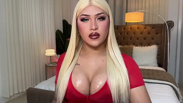 Snapshot of Your_Majesty_Tyra chatting on March 10, 4:49 am Your Majesty Tyra online show from March 10, 4:49 am