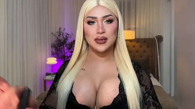 Snapshot of Your_Majesty_Tyra chatting on October 2, 4:41 am Your Majesty Tyra online show from October 2, 4:41 am