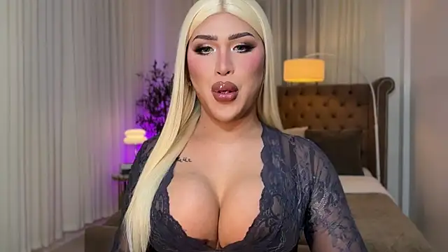 Snapshot of Your_Majesty_Tyra chatting on October 21, 5:19 am Your Majesty Tyra online show from October 21, 5:19 am