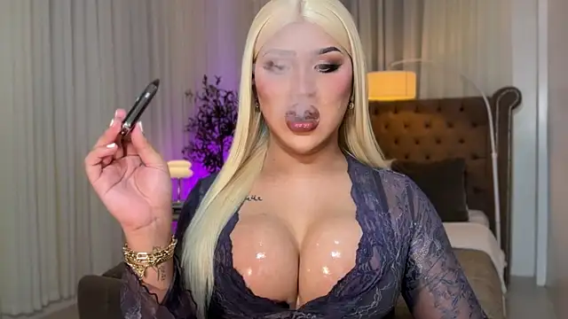 Snapshot of Your_Majesty_Tyra chatting on October 30, 5:09 am Your Majesty Tyra online show from October 30, 5:09 am