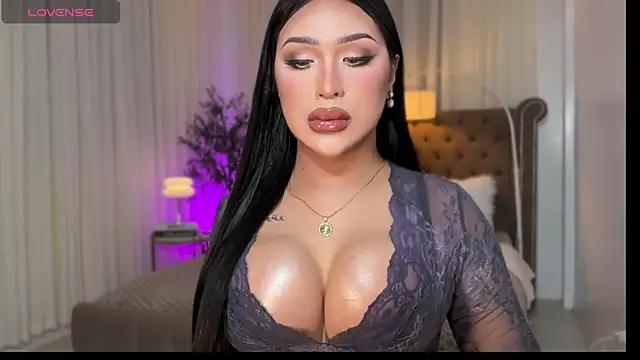 Snapshot of Your_Majesty_Tyra chatting on November 23, 5:29 am Your Majesty Tyra online show from November 23, 5:29 am