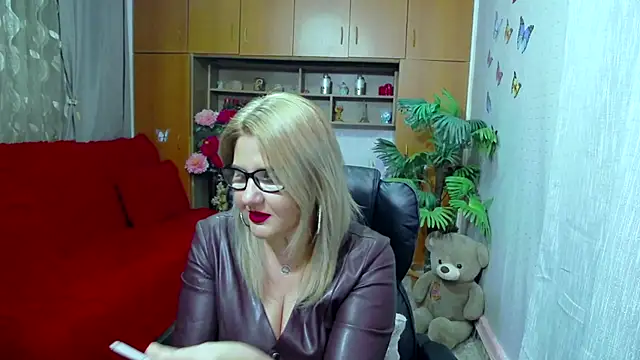 LucilleFenlys online show from December 21, 12:20 am