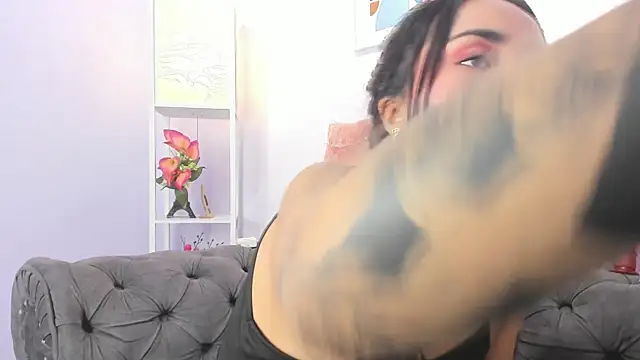 Snapshot of miss_soffi_ chatting on December 5, 3:17 pm miss soffi online show from December 5, 3:17 pm