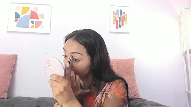 Snapshot of miss_soffi_ chatting on January 14, 12:24 pm miss soffi online show from January 14, 12:24 pm