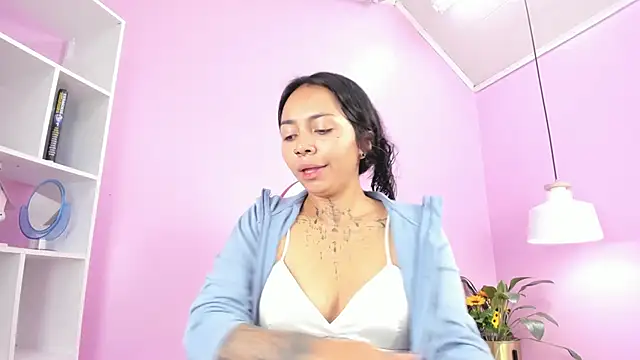 Snapshot of miss_soffi_ chatting on March 6, 12:19 pm miss soffi online show from March 6, 12:19 pm