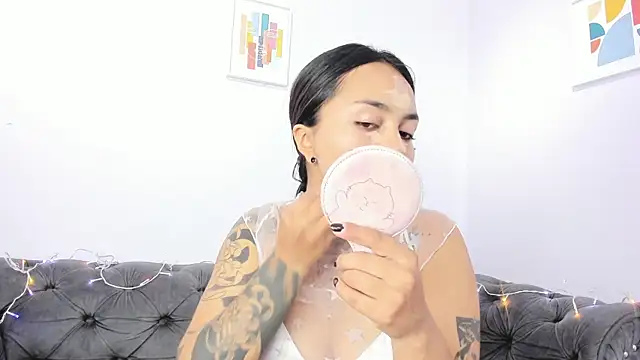 Snapshot of miss_soffi_ chatting on December 2, 12:21 pm miss soffi online show from December 2, 12:21 pm