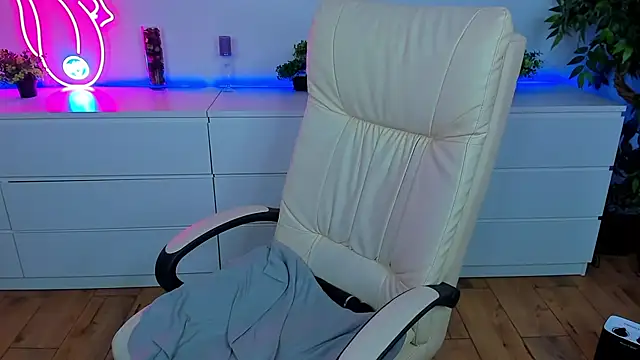 Kamilla Hot online show from February 16, 4:09 am