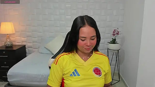 isabella florez online show from December 13, 12:06 pm