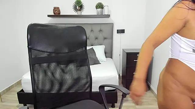 isabella florez online show from December 27, 3:15 pm