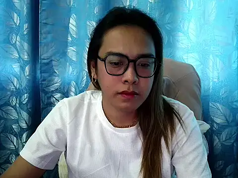 Snapshot of Your_PrettyGirlxxx chatting on November 6, 6:14 am Your PrettyGirlxxx online show from November 6, 6:14 am