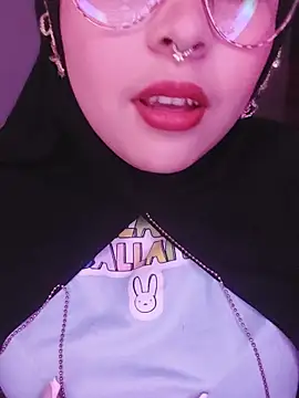 Hana    online show from June 18, 7:51 pm
