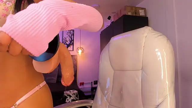 Snapshot of Olivia_ds chatting on December 29, 3:54 am Olivia ds online show from December 29, 3:54 am