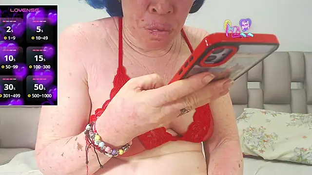 Kittywhiteass online show from February 7, 7:45 am