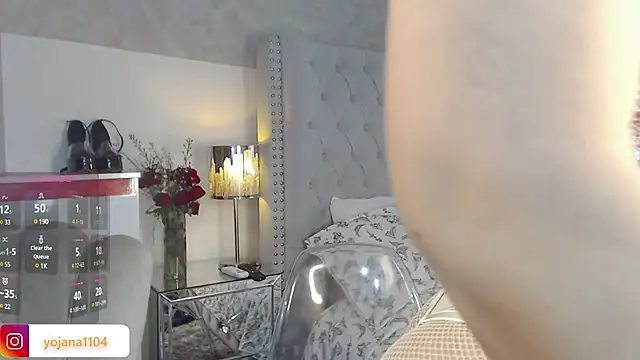 Snapshot of emma_zoe19 chatting on December 18, 10:13 pm emma zoe19 online show from December 18, 10:13 pm
