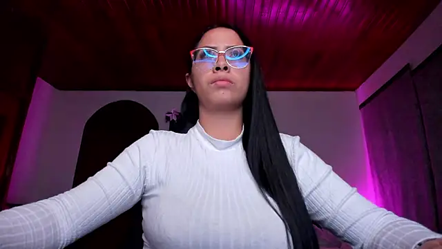 Snapshot of yesie_hot chatting on December 6, 2:35 am yesie hot online show from December 6, 2:35 am