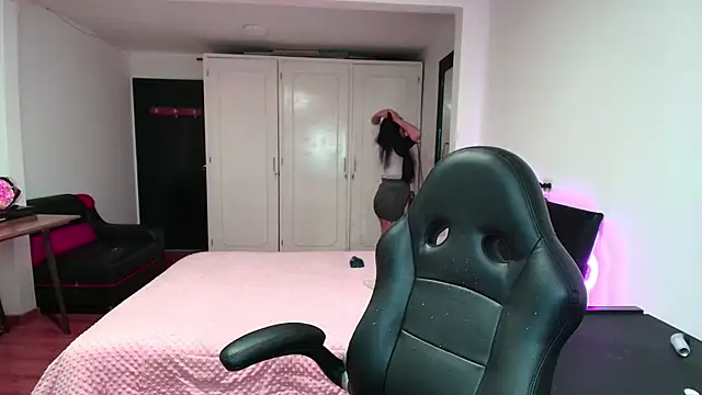 Snapshot of yesie_hot chatting on September 30, 1:21 am yesie hot online show from September 30, 1:21 am